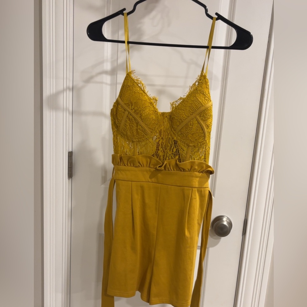 Mustard Lace romper with built in cups. NWT
